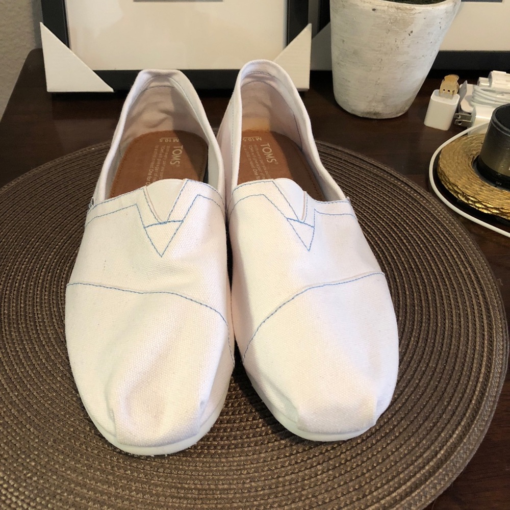 Brand new classic Toms.